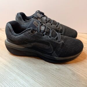 Nike Men’s Winflo 11 Athletic Shoes